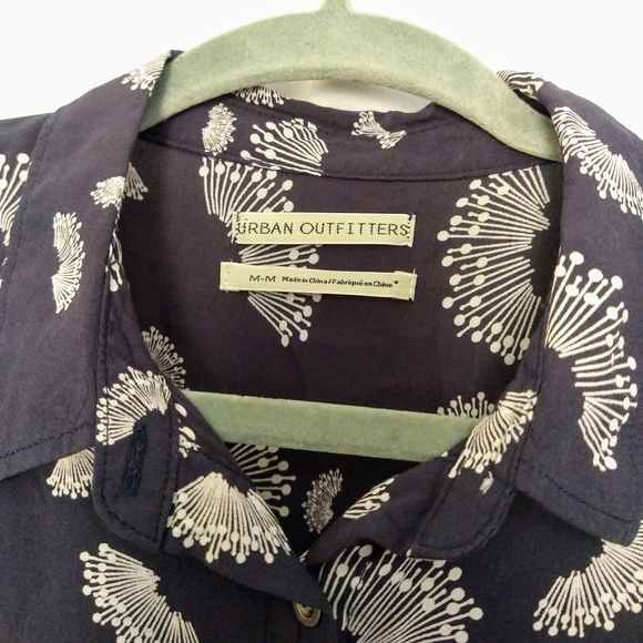 Urban Outfitters Button Down Navy And White Floral Print Tie Crop Top, Size M - Picture 2 of 3